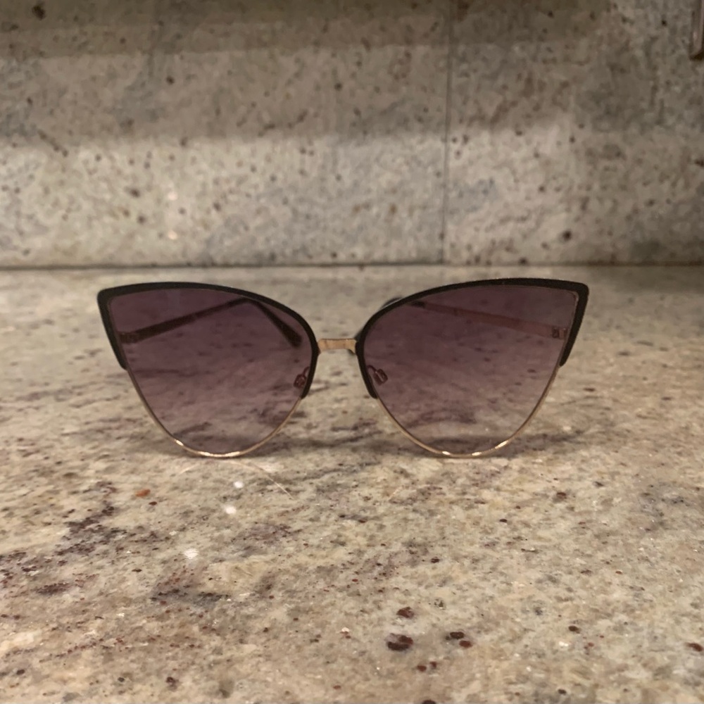 Elegant Gold and Purple Cat-Eye Sunglasses